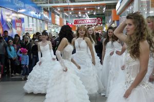 В Великих Луках бегали невесты (ФОТО)