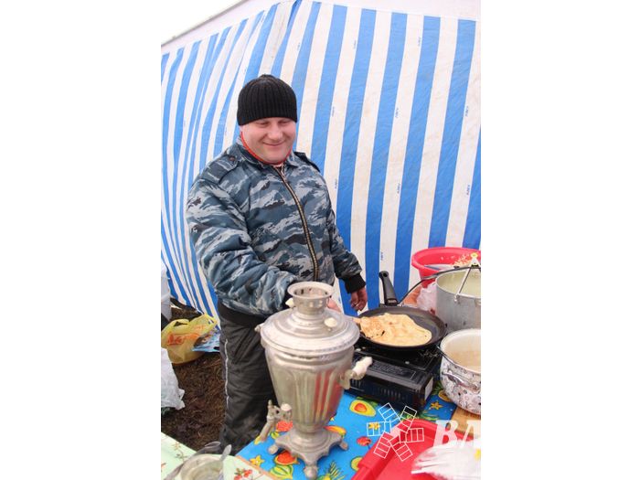 В Великих Луках сожгли Масленицу (фото)