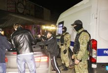 В ночных клубах Великих Лук в ходе полицейских проверок у молодых людей изъяты наркотики и оружие (ФОТО)