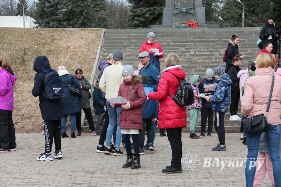 Великолучане присоединились к Всероссийской акции по ходьбе (ФОТО)