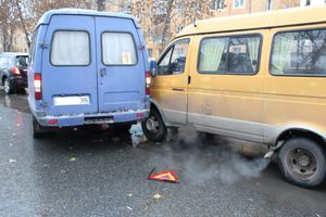 На проспекте Гагарина маршрутки не поделили остановку (ФОТО)