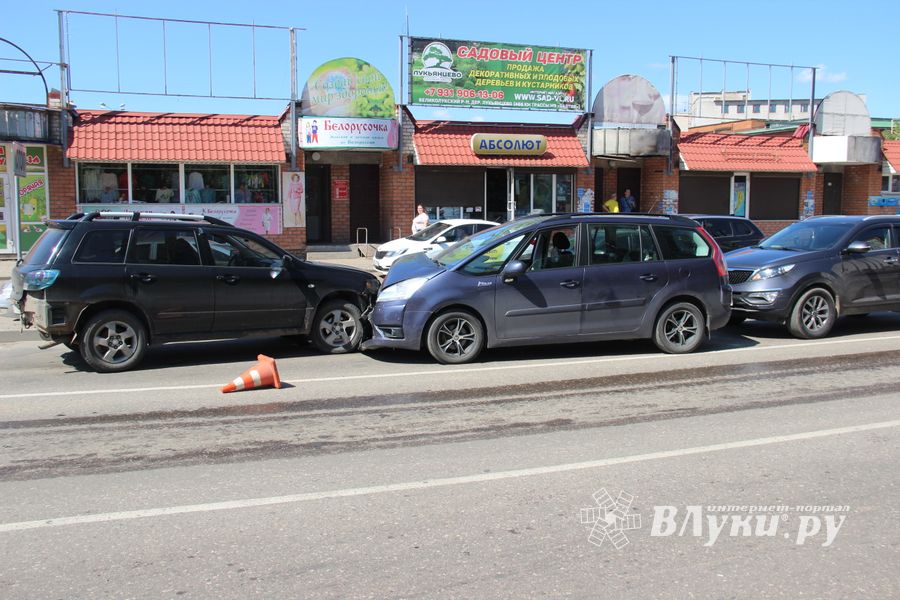 ДТП возле Смоленского рынка (ФОТО)