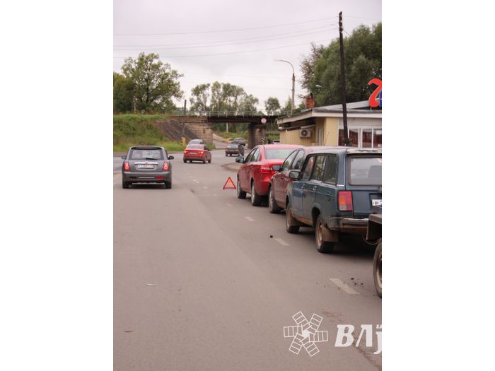 На ул. Новоселенинской произошло тройное ДТП (ФОТО)