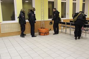 В Великих Луках «захватили заложников» (фото)