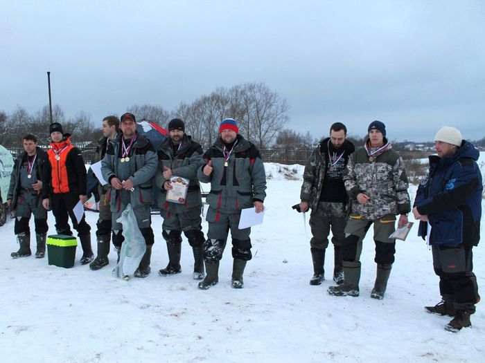 На Пореченском озере прошел Чемпионат города Великие Луки по ловле рыбы на блесну со льда (ФОТО)