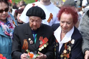 Парад Победы в Великих Луках (фото)