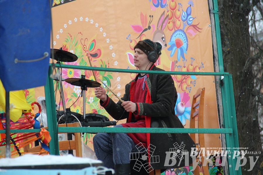 В Великих Луках встретили Масленицу