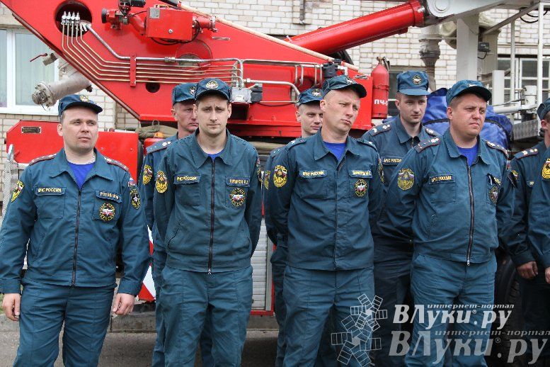 В Великих Луках прошли областные соревнования среди пожарных по спасению пострадавших