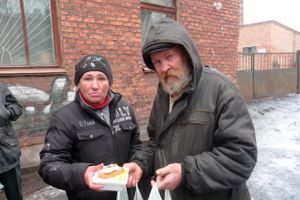 Акция «Социальная помощь бездомным» проходит в Великих Луках (фото)