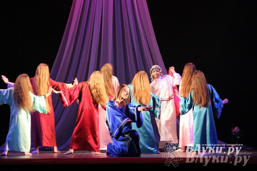  В ДК ЛК проходит четвертый ежегодный фестиваль танца (фото)