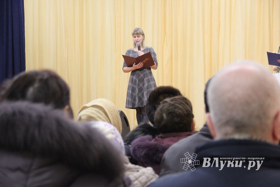 Слабовидящих великолучан поздравили с Международным днём инвалидов (ФОТО)