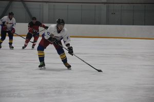 Две великолукские команды хоккеистов одержали победы в домашних матчах (ФОТО)