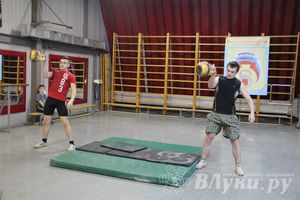 В Великих Луках состоялся Чемпионат по гиревому спорту (фото)