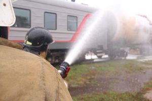 В Великих Луках тушили поезд (ФОТО)