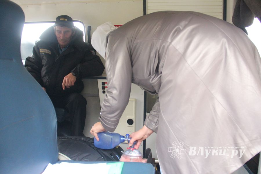 В Великих Луках тушили поезд (ФОТО)