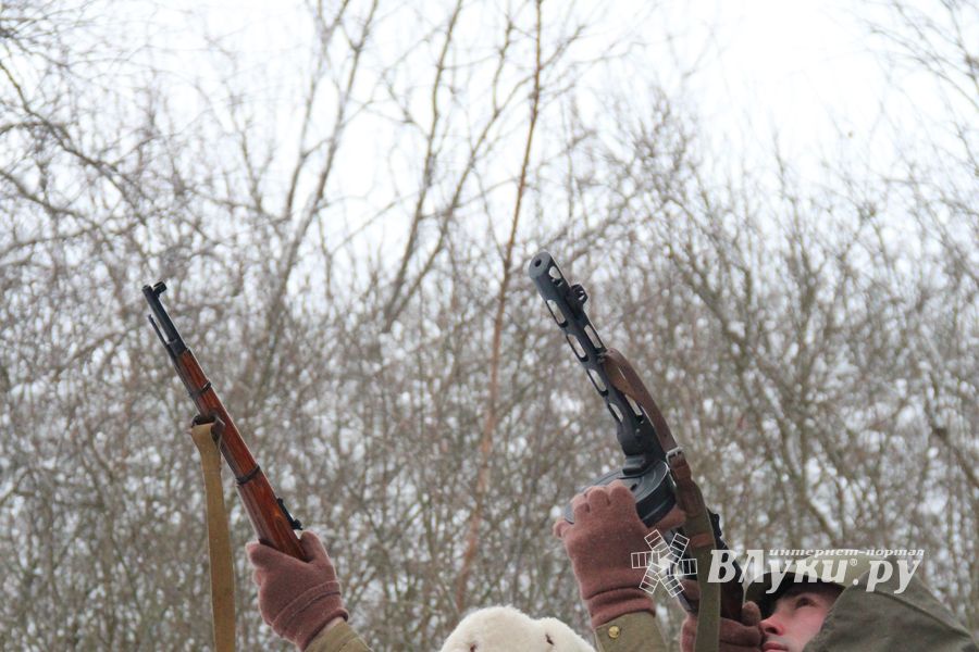 Никто не забыт: в Великих Луках благоустроили могилу неизвестного солдата (ФОТО)