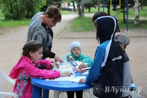 В Великих Луках прошел конкурс детских рисунков «Путешествие в страну сказок» (фото)