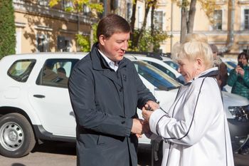 Андрей Турчак вручил ключи от служебных автомобилей главам сельских поселений (ФОТО)