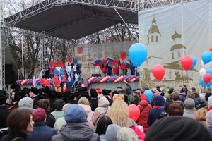 Митинг и праздничные гуляния в Великих Луках (ФОТО)