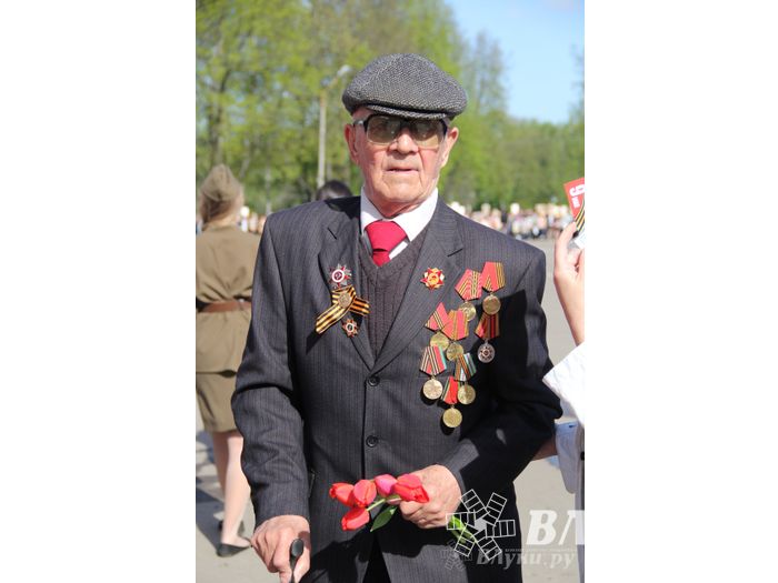 Парад Победы в Великих Луках (фото)