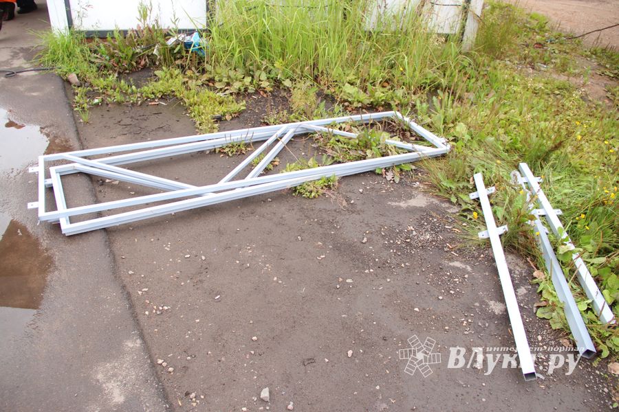 На проспекте Гагарина меняют дорожное ограждение (ФОТО)