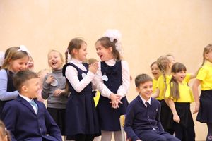 В школе №13 прошёл конкурс «А ну-ка, девочки!» (ФОТО)