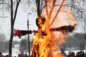 В Великих Луках прошел праздник Масленицы (ФОТО)
