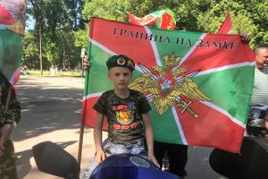 «Злёные береты» в Великих Луках отмечают 100-летие Пограничной службы (ФОТО)