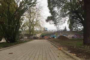 В Великих Луках ремонтирую набережную реки Ловать (фото)