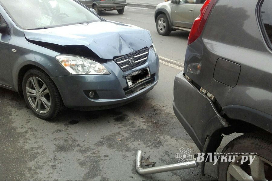 В Великих Луках произошло ДТП (ФОТО)