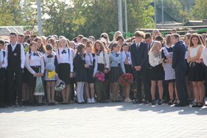 В Великих Луках торжественно встретили День знаний (ФОТО)