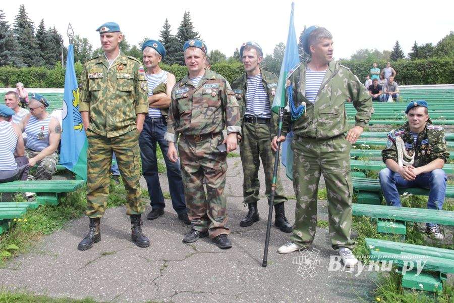 В Великих Луках отмечают День ВДВ (ФОТО)