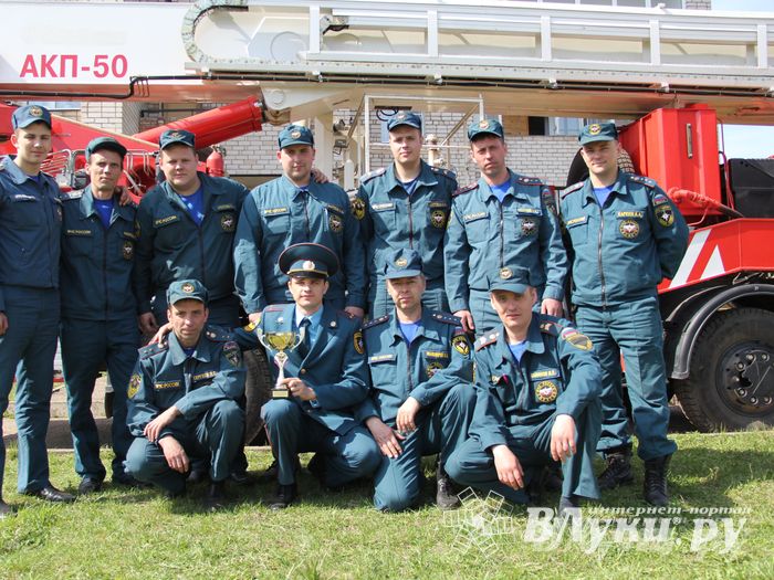 В Великих Луках прошли соревнования пожарных расчетов