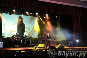 В Великих Луках состоялся концерт Дениса Майданова