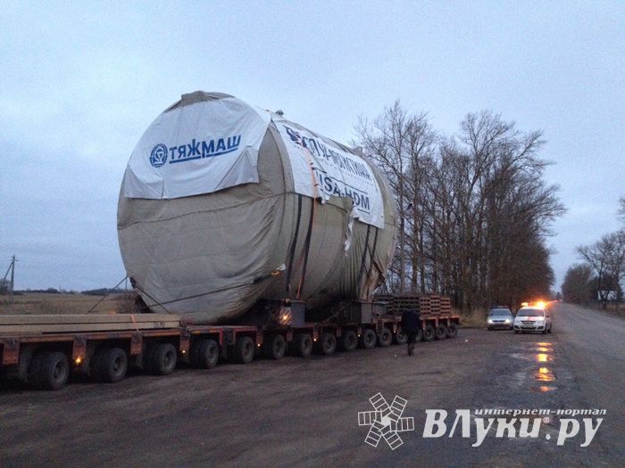 Автопоезд с грузом для Белорусской АЭС начал движение в сторону Великих Лук (ФОТО)