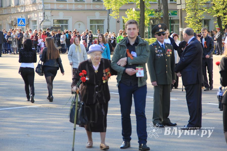 Великие Луки отмечают День Победы