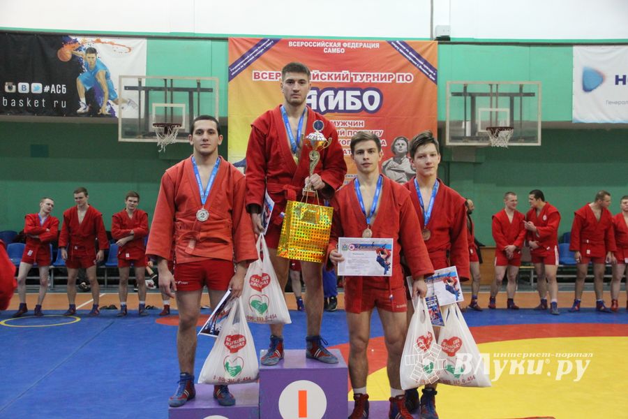 Самбисты поборолись на крупном турнире в Великих Луках (ФОТО)