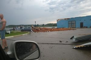 Ураган в Псковской области валил деревья и срывал крыши (ФОТО)