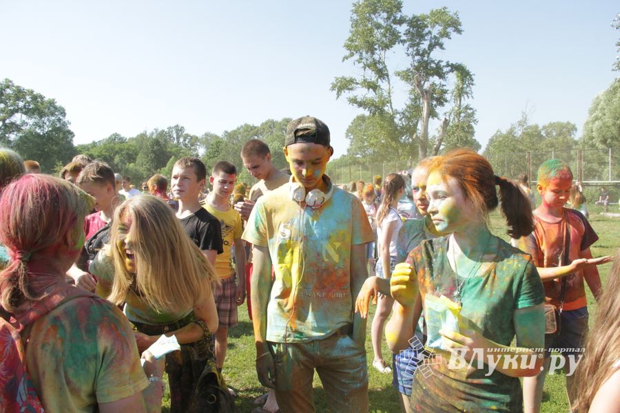 Яркие эмоции «ColorFest» в Великих Луках (ФОТО)
