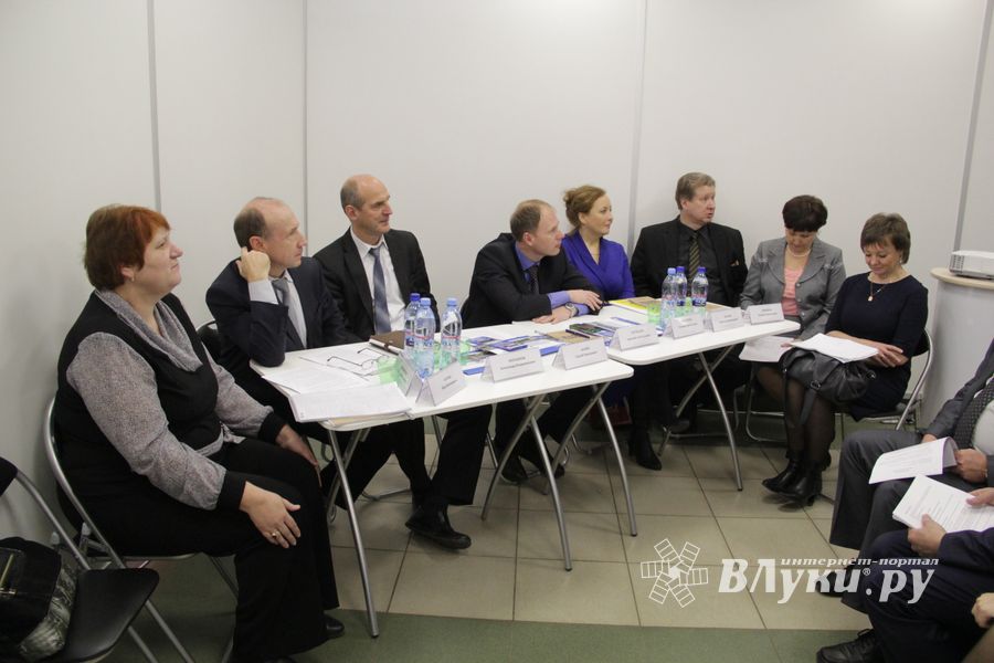 Шестая великолукская универсальная выставка открылась в Великих Луках (фото + видео)