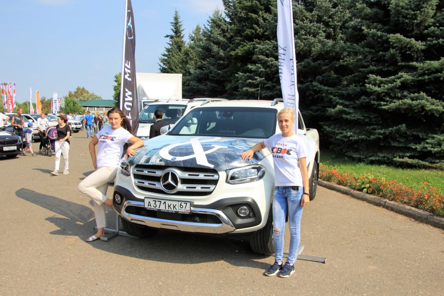 ​В Великих Луках в День Города прошла «Автовыставка 2018 - ЛЕТО» (ФОТО)