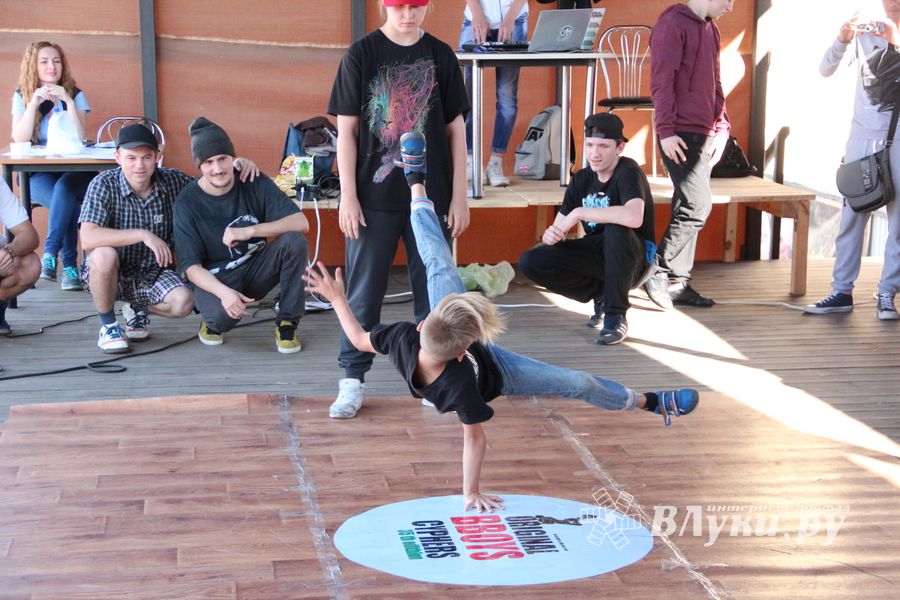 «ORIGINAL BBOYS CYPHERS» в Великих Луках (ФОТО+ВИДЕО)