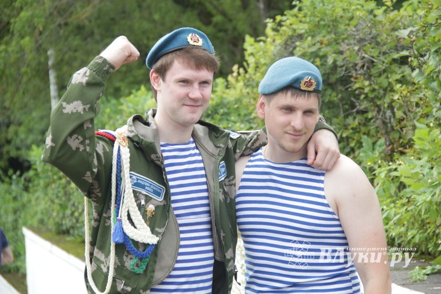 В Великих Луках отмечают День ВДВ (ФОТО)