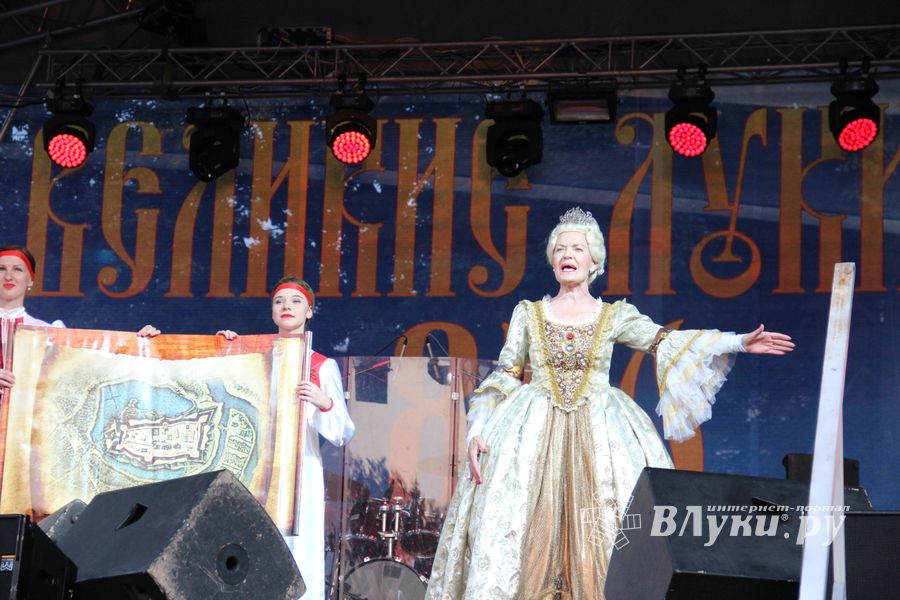 Людмила Чурсина и Пелагея поздравили Великие Луки с 850-летием (ФОТО)
