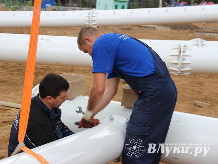 Колесу обозрения делают ноги (ФОТО)