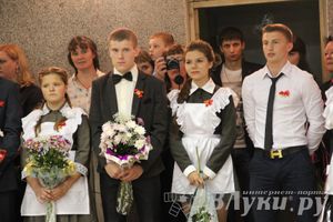 «Последний звонок» в школах Великих Лук