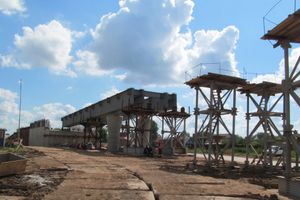 В Великих Луках на путепроводе завершена надвижка левого пролета (ФОТО)