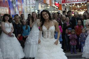 В Великих Луках бегали невесты (ФОТО)