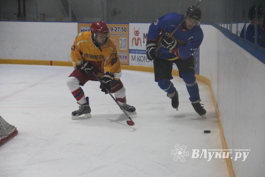 Великолукские хоккейные клубы провели матч в рамках чемпионата города (ФОТО)