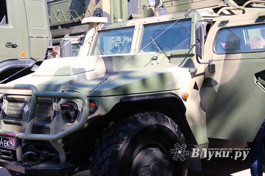 В Великих Луках прошел Парад Победы (ФОТО)